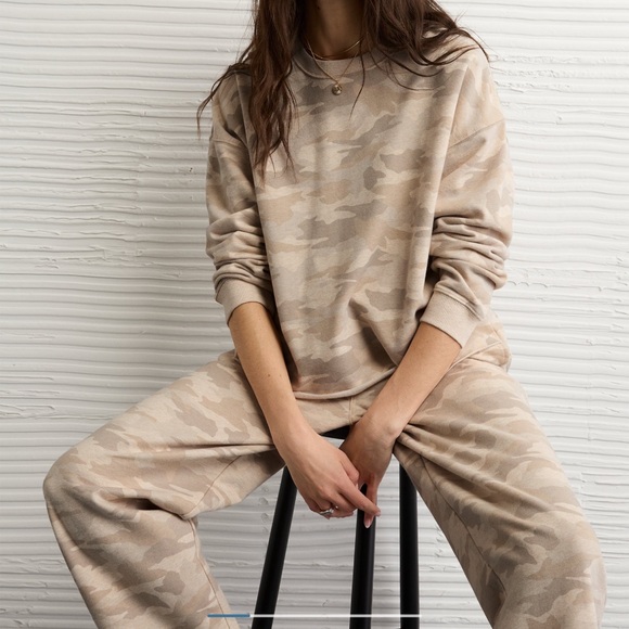 AE Everyday Luxe Cropped CutOff Sweatshirt - Picture 1 of 5
